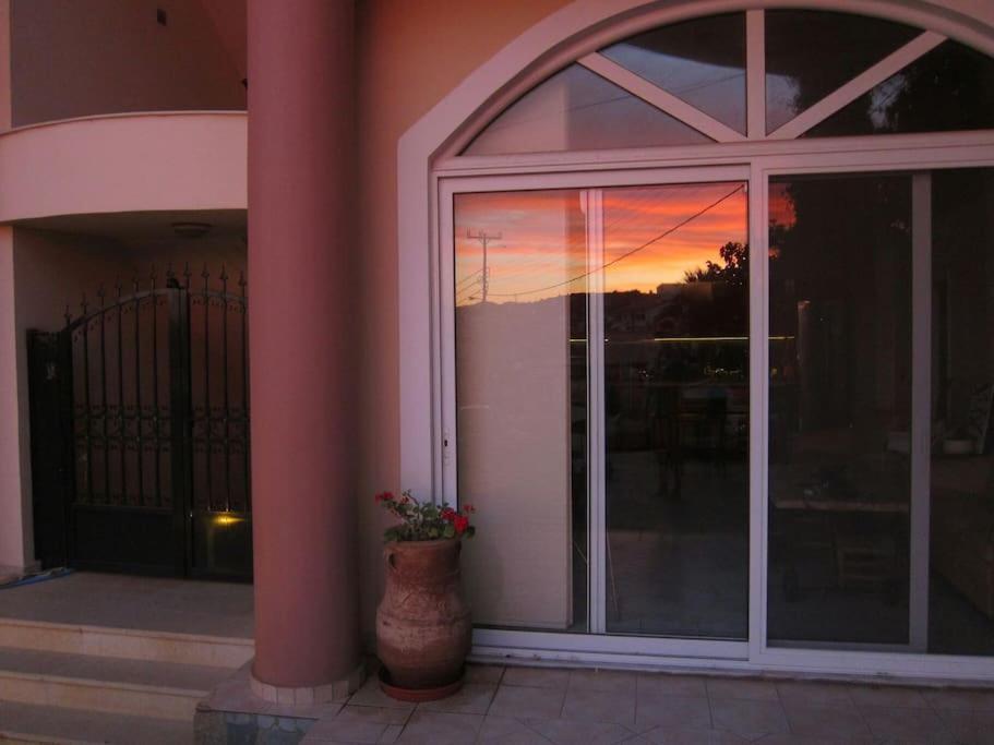 Lenico Beachfront Suites Agia Pelagia  Bagian luar foto